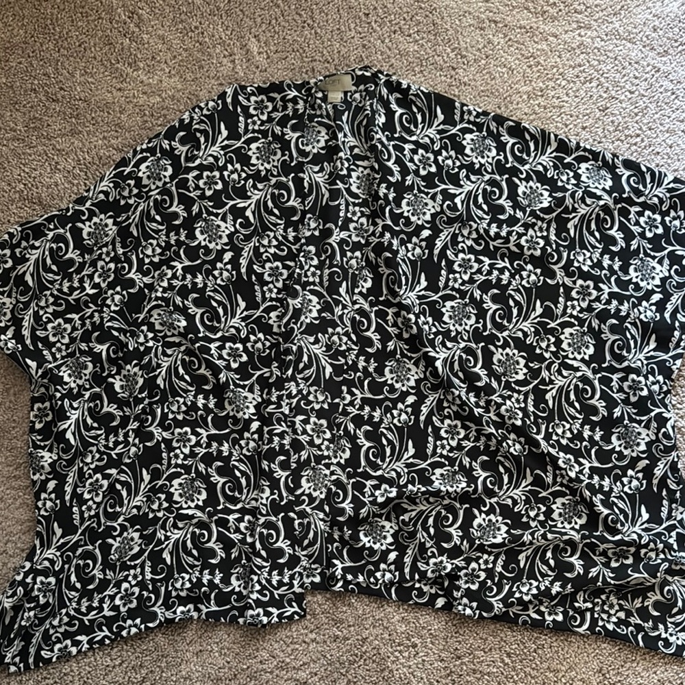 LOFT Monochrome Floral Kimono